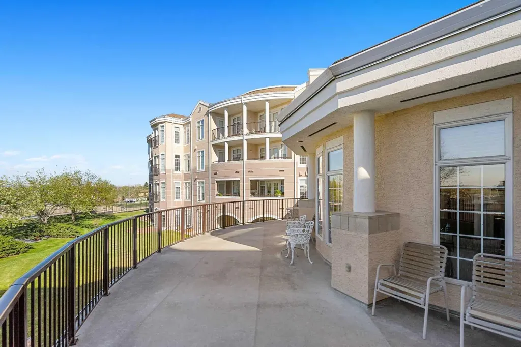5201 Dalhousie Drive NW Calgary AB T3A 5Y7