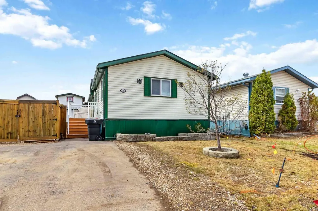 240 Mckinlay Crescent Fort Mcmurray AB T9K2M8