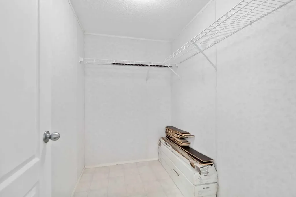 240 Mckinlay Crescent Fort Mcmurray AB T9K2M8