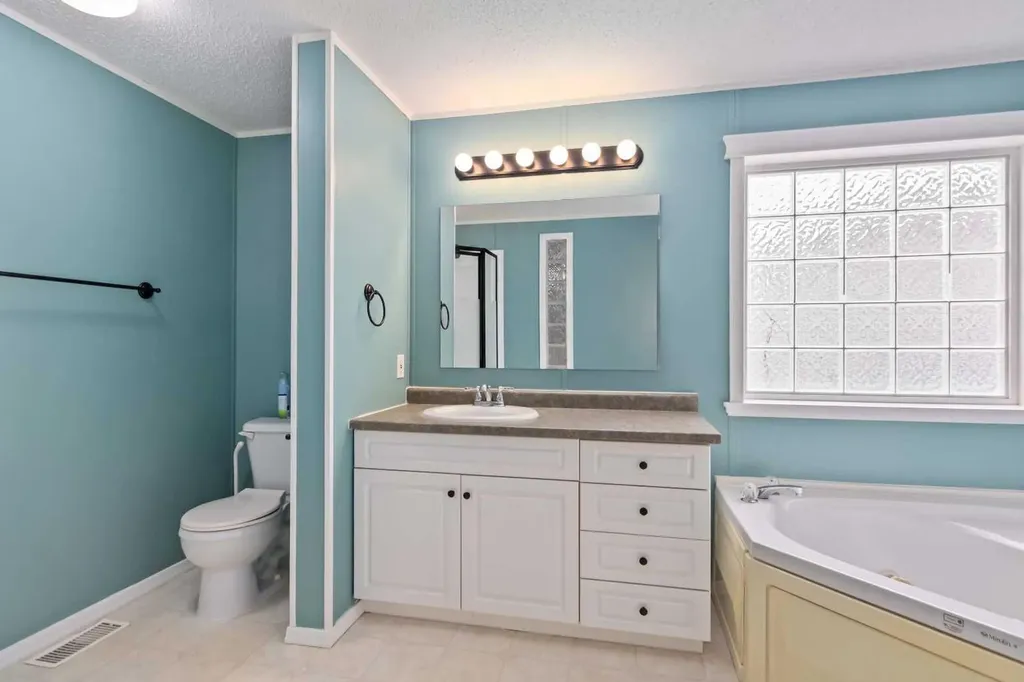 240 Mckinlay Crescent Fort Mcmurray AB T9K2M8