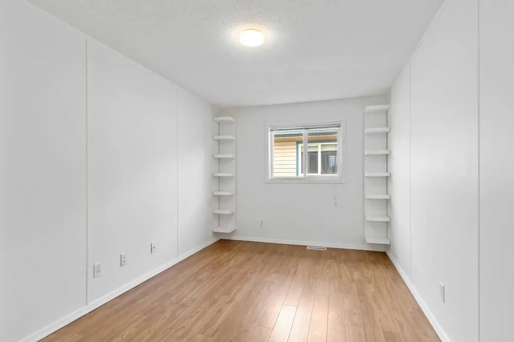 240 Mckinlay Crescent Fort Mcmurray AB T9K2M8