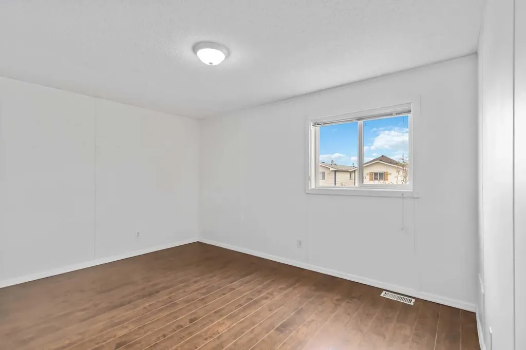 240 Mckinlay Crescent Fort Mcmurray AB T9K2M8