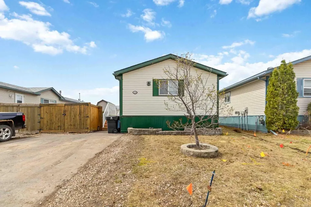 240 Mckinlay Crescent Fort Mcmurray AB T9K2M8