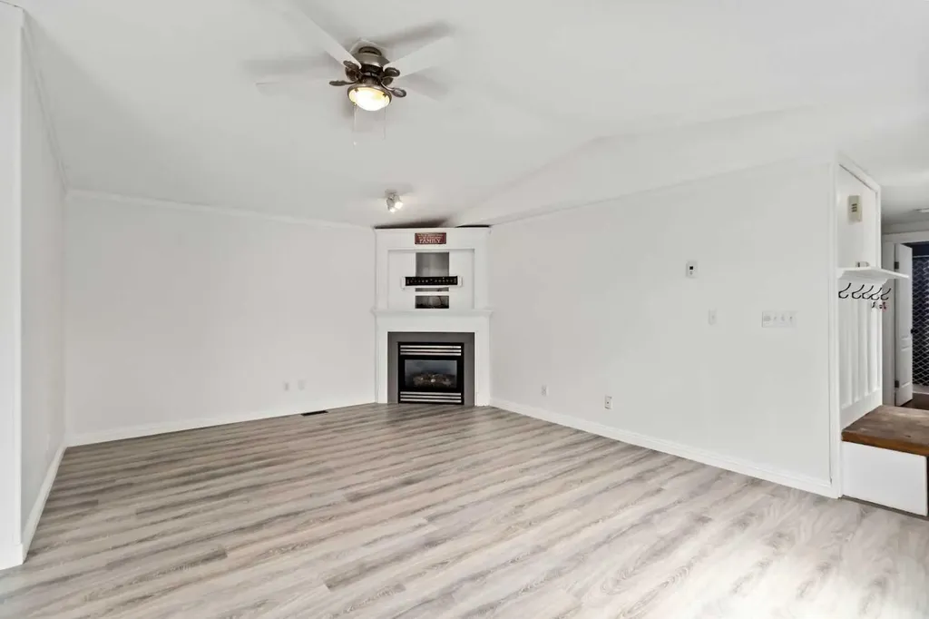 240 Mckinlay Crescent Fort Mcmurray AB T9K2M8