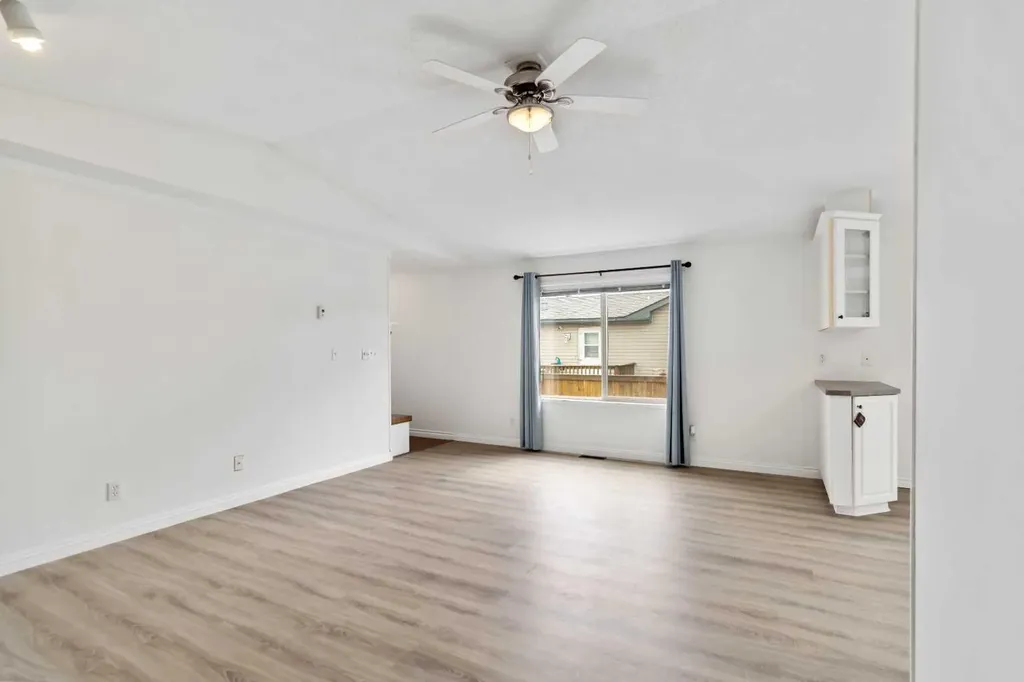 240 Mckinlay Crescent Fort Mcmurray AB T9K2M8