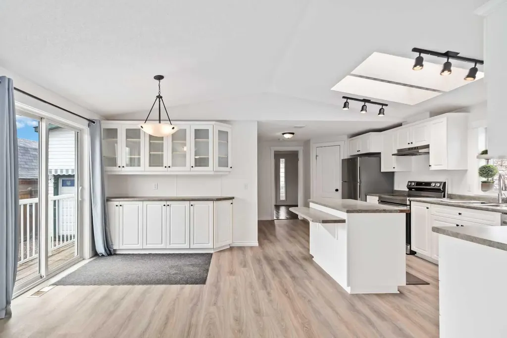 240 Mckinlay Crescent Fort Mcmurray AB T9K2M8