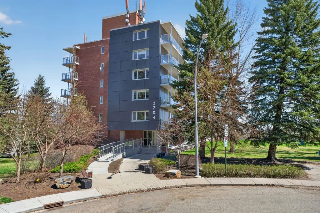 3204 Rideau Place SW Calgary AB T2S1Z2