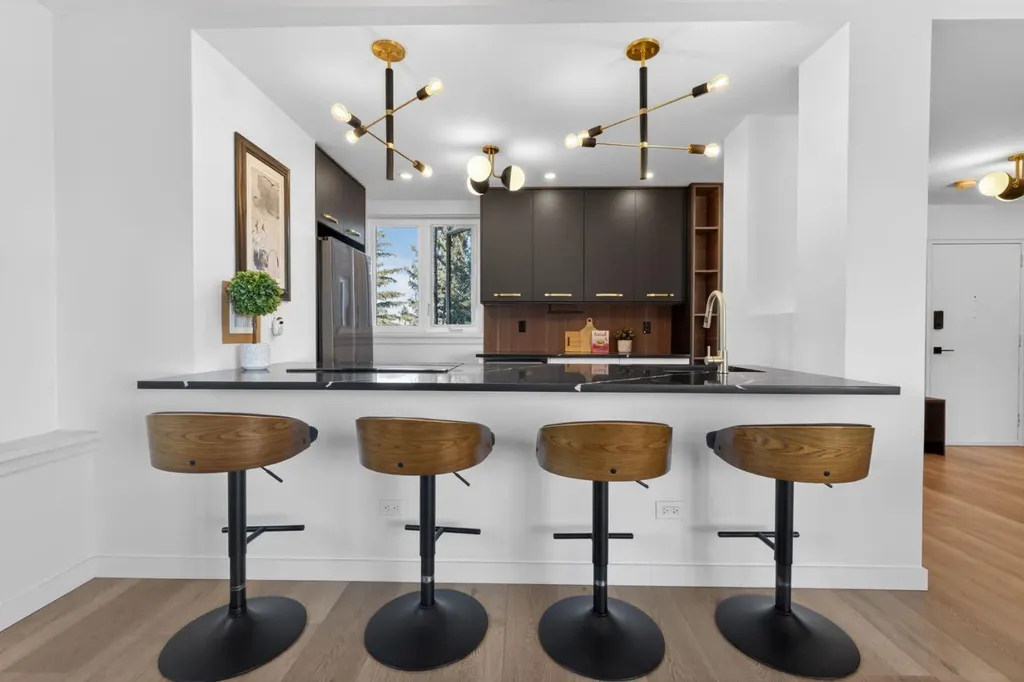 3204 Rideau Place SW Calgary AB T2S1Z2