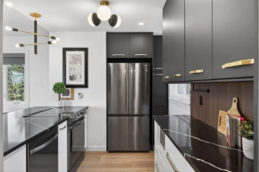 3204 Rideau Place SW Calgary AB T2S1Z2