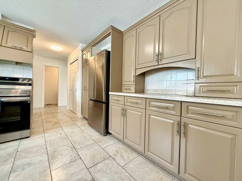 402 3 Street Wainwright AB T9W 1A1