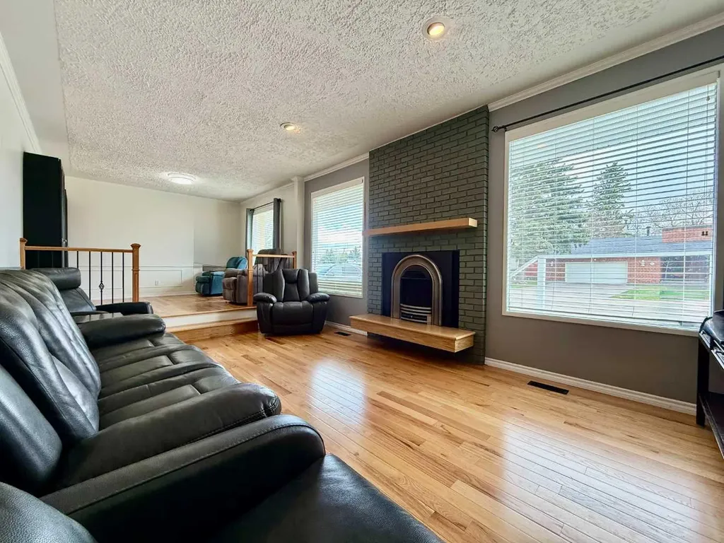 402 3 Street Wainwright AB T9W 1A1