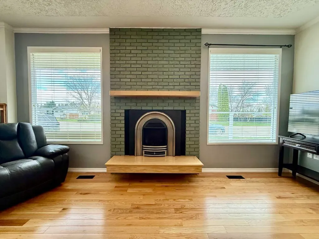 402 3 Street Wainwright AB T9W 1A1