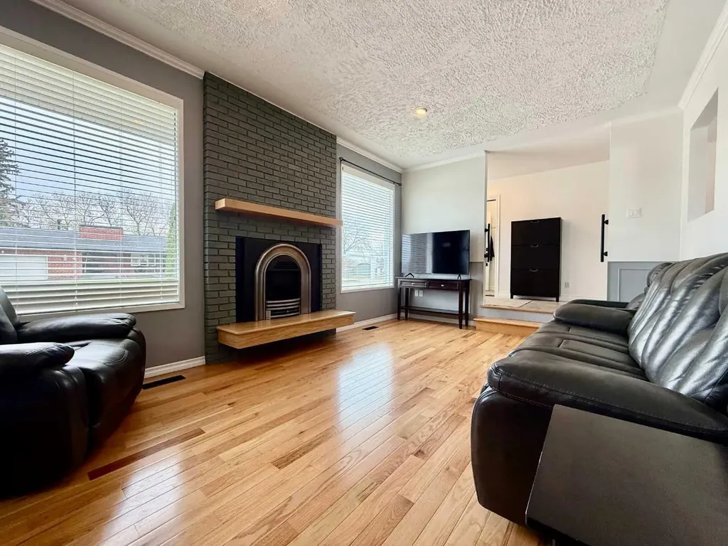 402 3 Street Wainwright AB T9W 1A1