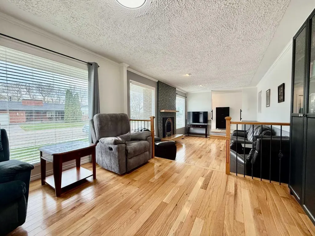402 3 Street Wainwright AB T9W 1A1