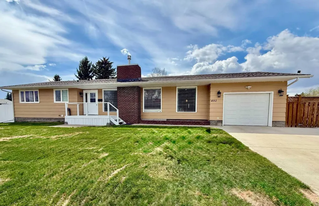 402 3 Street Wainwright AB T9W 1A1