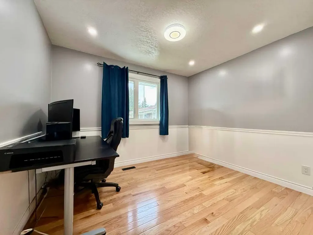 402 3 Street Wainwright AB T9W 1A1