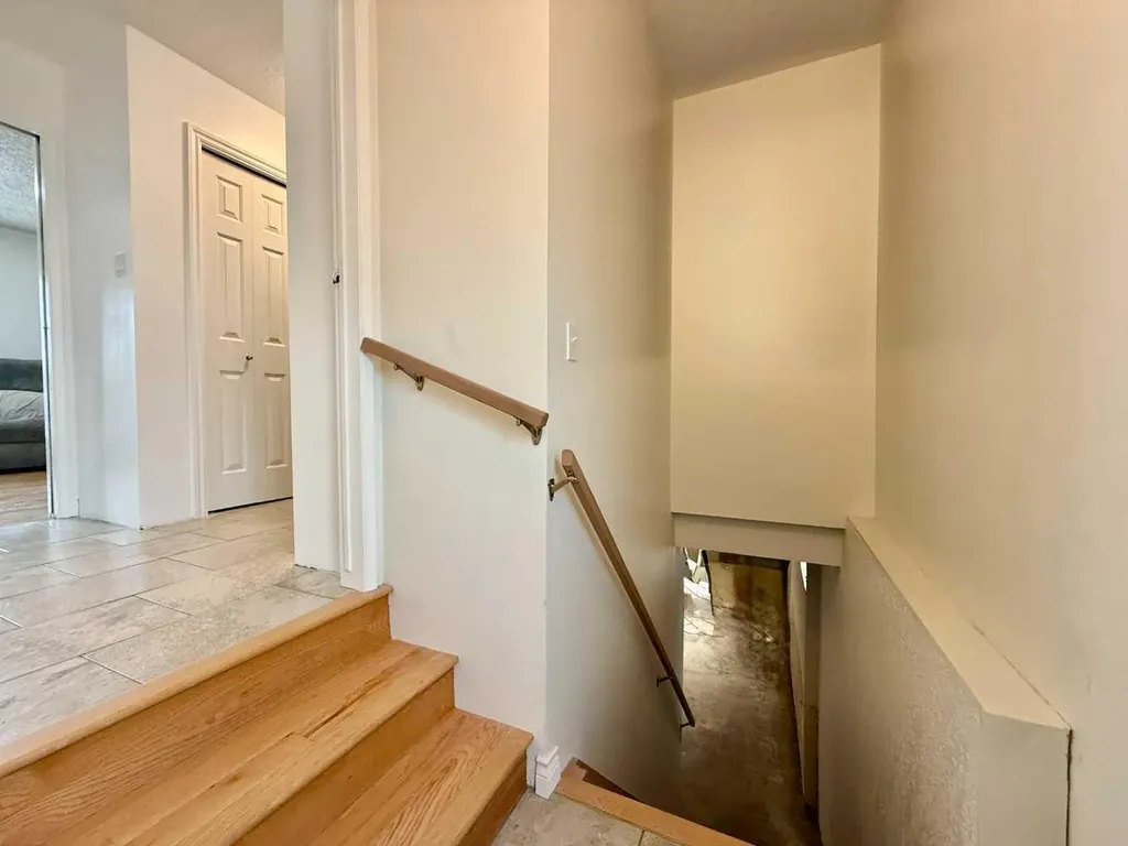 402 3 Street Wainwright AB T9W 1A1