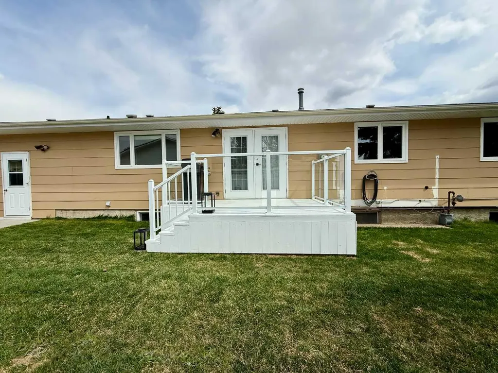 402 3 Street Wainwright AB T9W 1A1