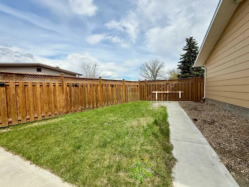 402 3 Street Wainwright AB T9W 1A1