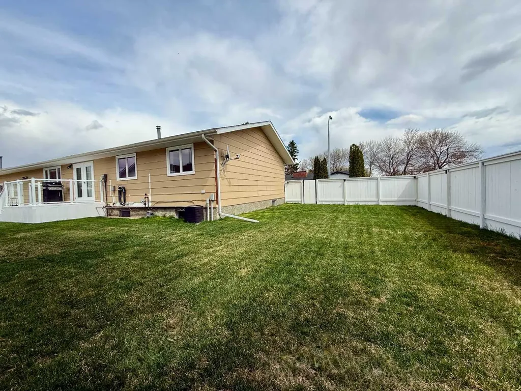 402 3 Street Wainwright AB T9W 1A1