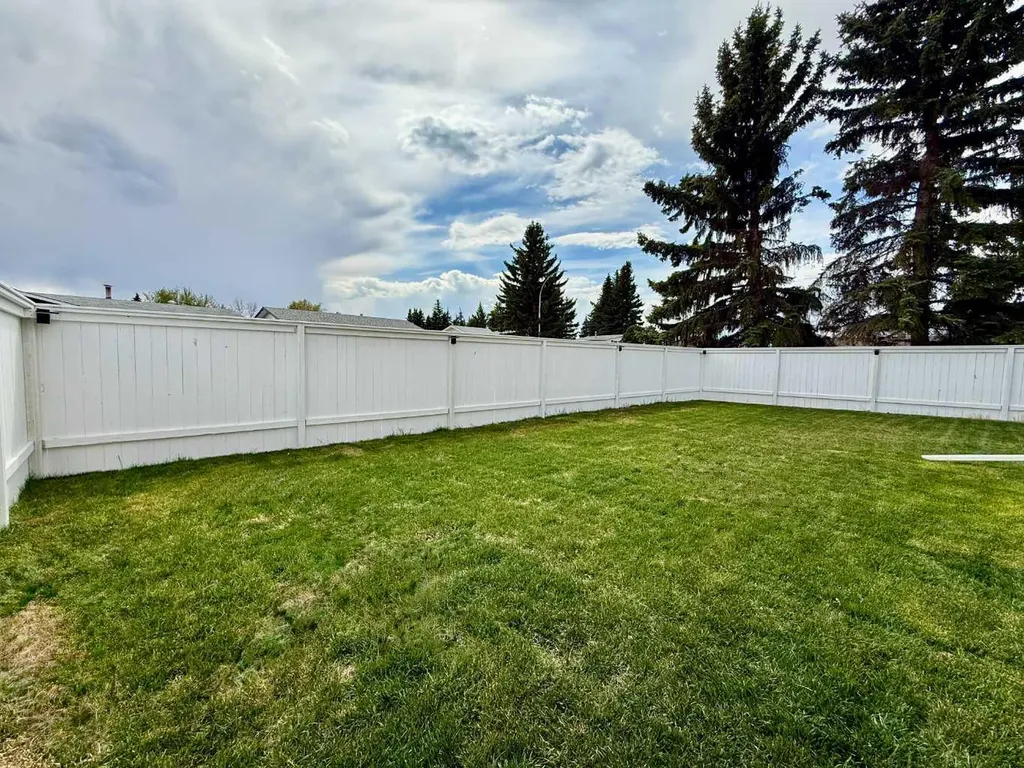 402 3 Street Wainwright AB T9W 1A1