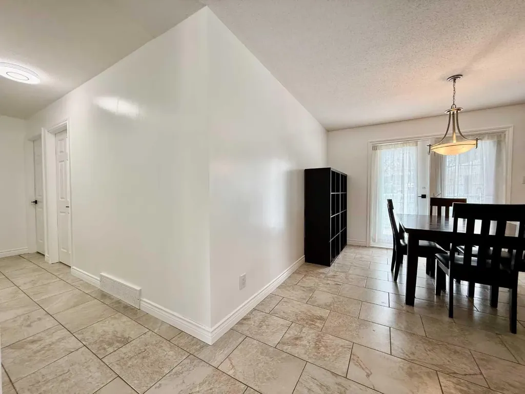 402 3 Street Wainwright AB T9W 1A1