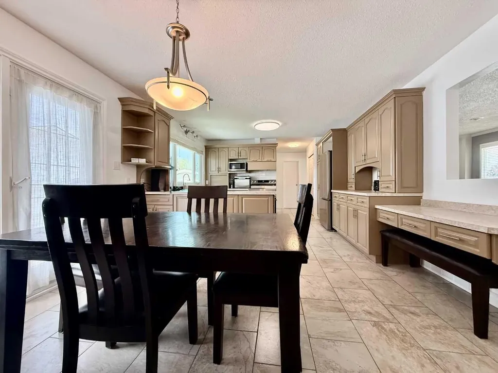 402 3 Street Wainwright AB T9W 1A1