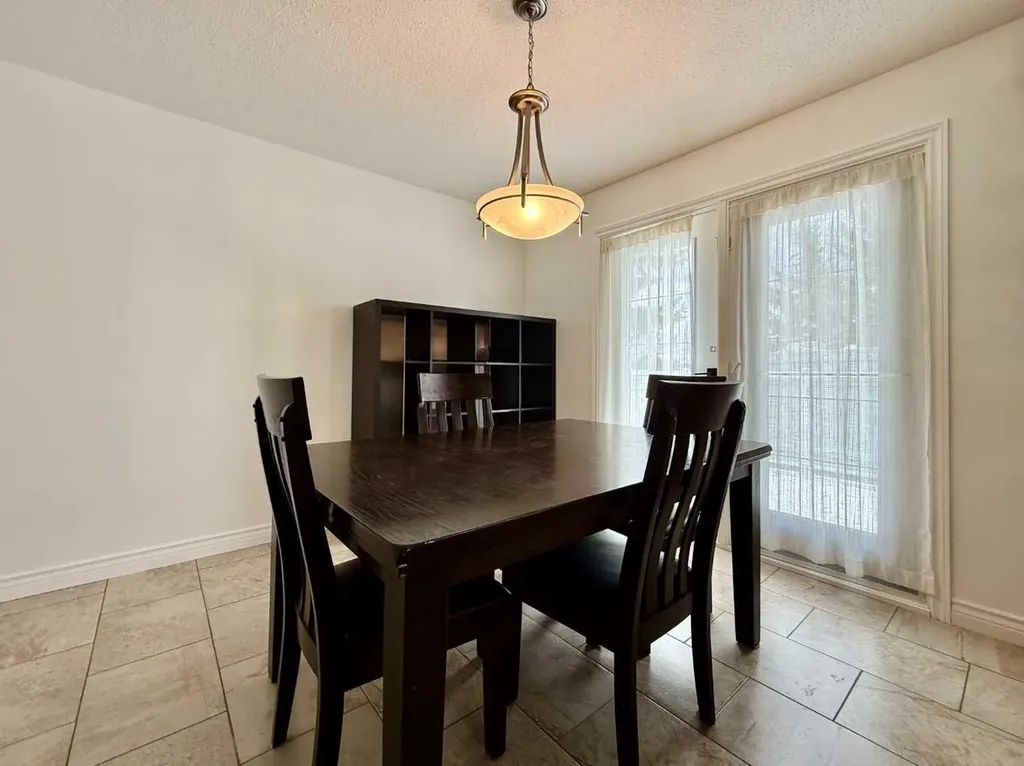 402 3 Street Wainwright AB T9W 1A1