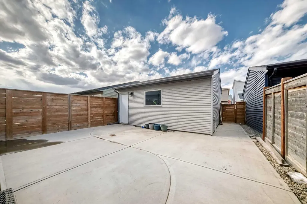 140 Howse Avenue NE Calgary AB T3P 0W1