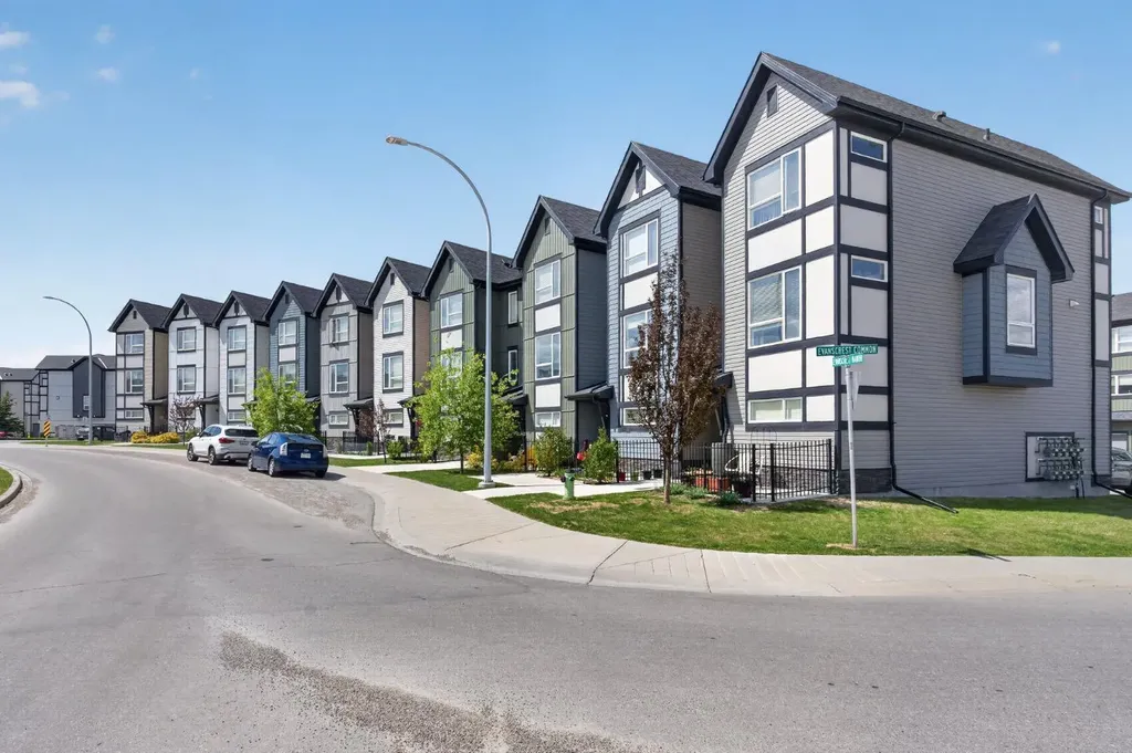 86 Evanscrest Manor NW Calgary AB T3P 1R3