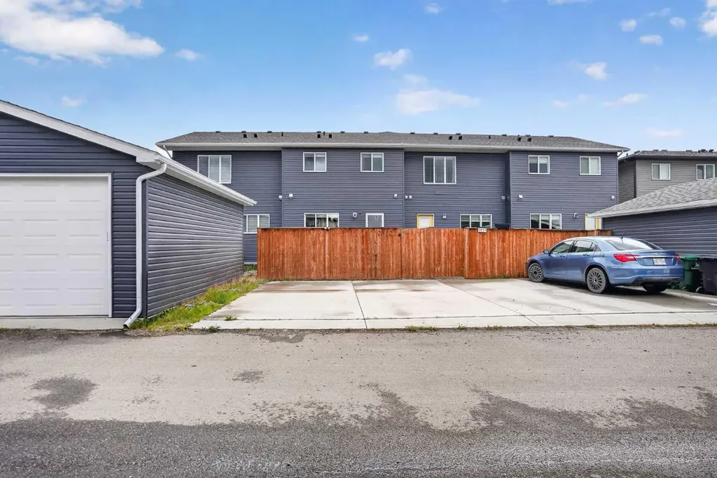 2812 47 Street S Lethbridge AB T1K 8J7