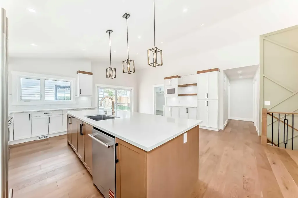 152 Capri Avenue NW Calgary AB T2L 0H5