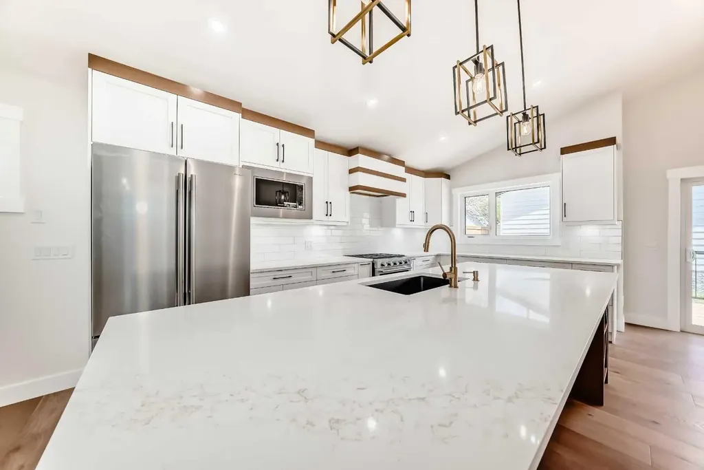 152 Capri Avenue NW Calgary AB T2L 0H5