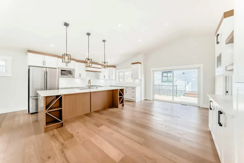 152 Capri Avenue NW Calgary AB T2L 0H5