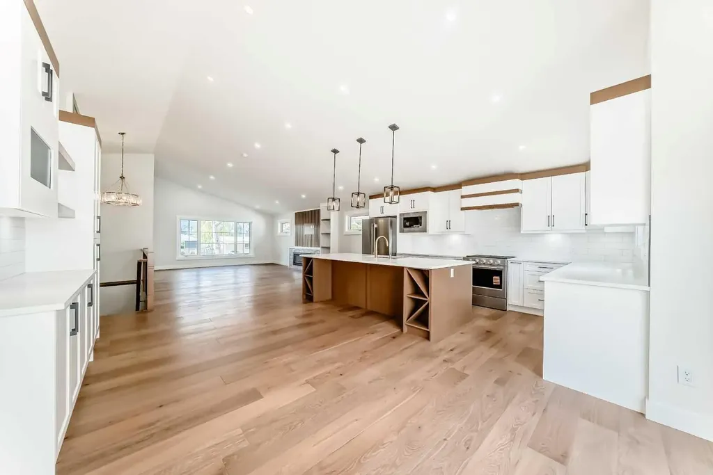 152 Capri Avenue NW Calgary AB T2L 0H5
