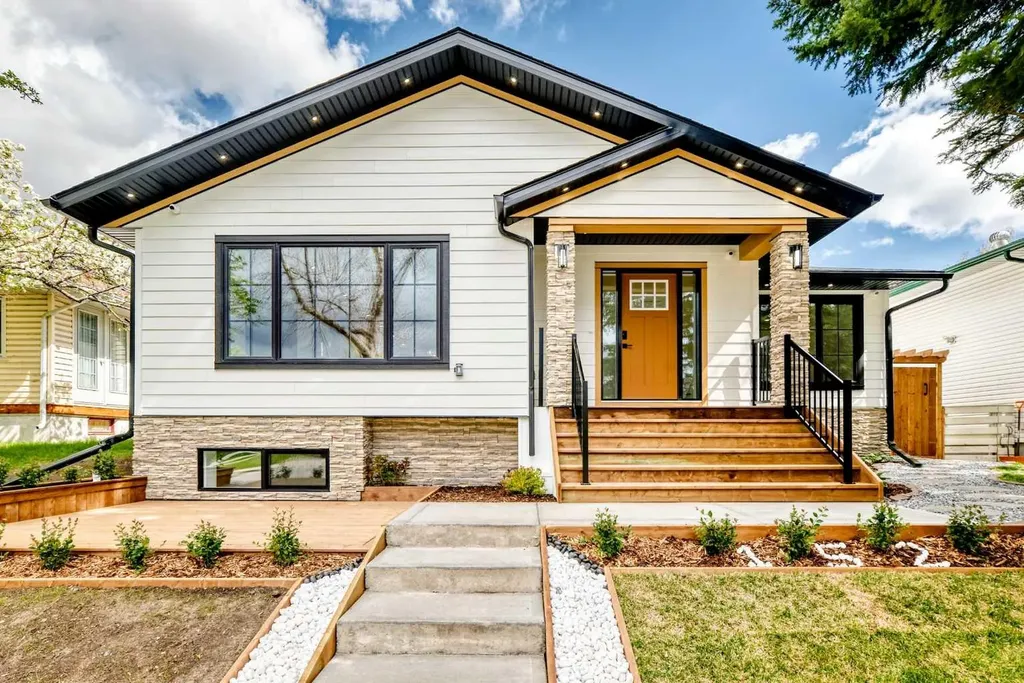 152 Capri Avenue NW Calgary AB T2L 0H5