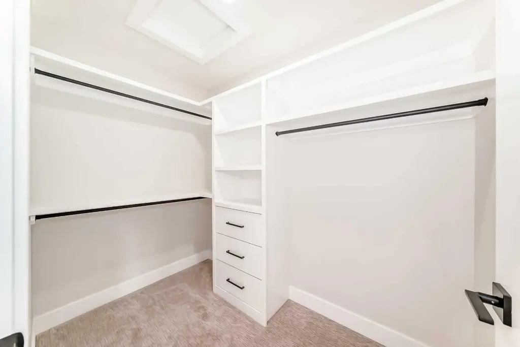 152 Capri Avenue NW Calgary AB T2L 0H5