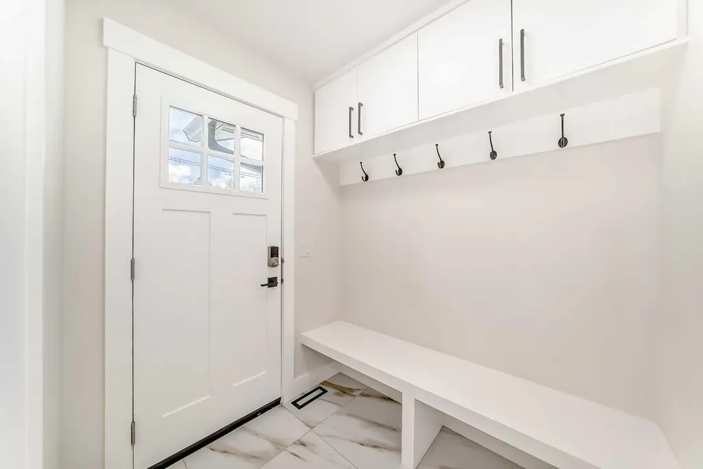 152 Capri Avenue NW Calgary AB T2L 0H5
