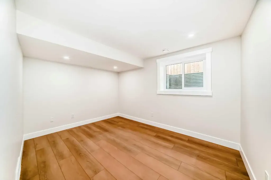 152 Capri Avenue NW Calgary AB T2L 0H5