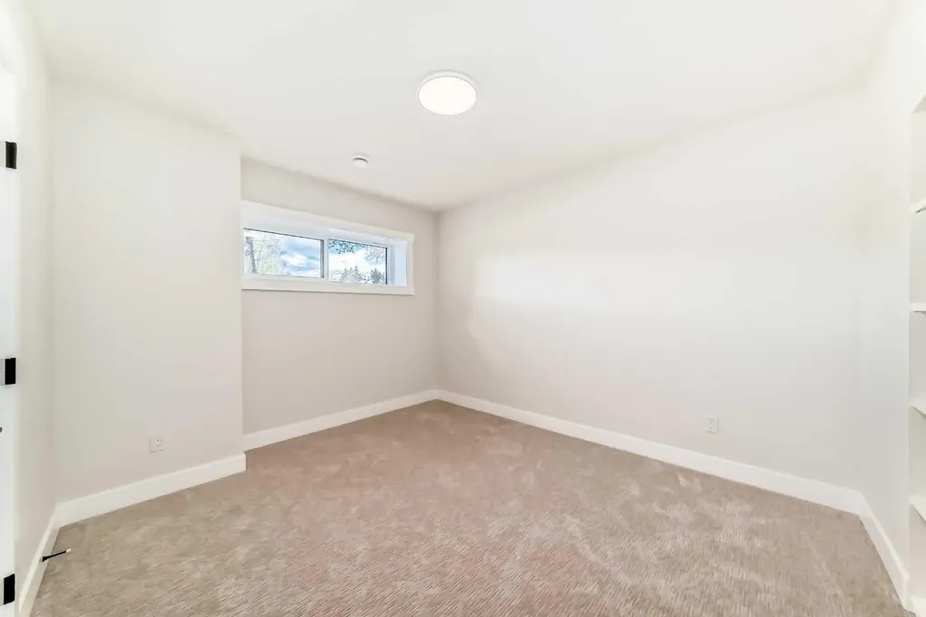 152 Capri Avenue NW Calgary AB T2L 0H5