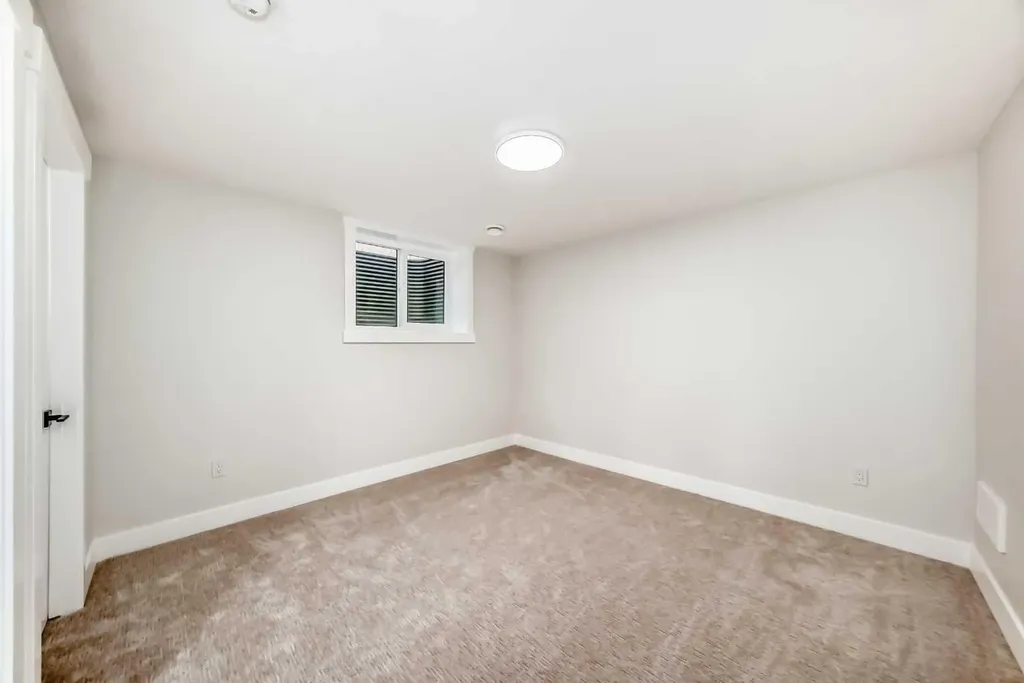 152 Capri Avenue NW Calgary AB T2L 0H5