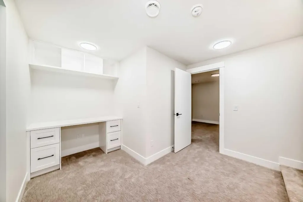 152 Capri Avenue NW Calgary AB T2L 0H5