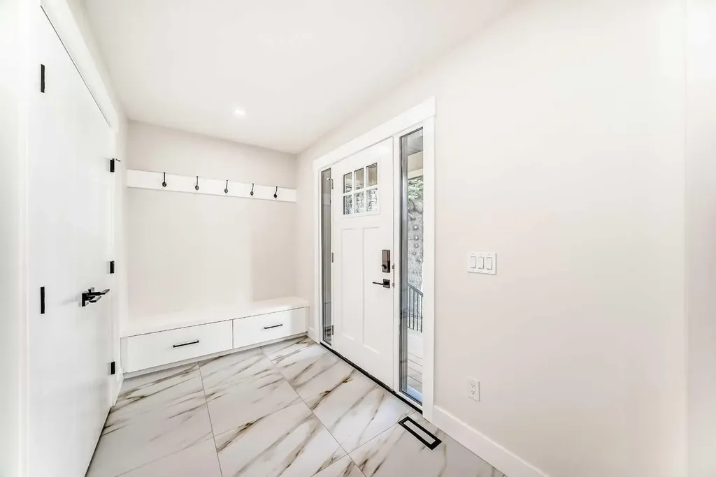 152 Capri Avenue NW Calgary AB T2L 0H5
