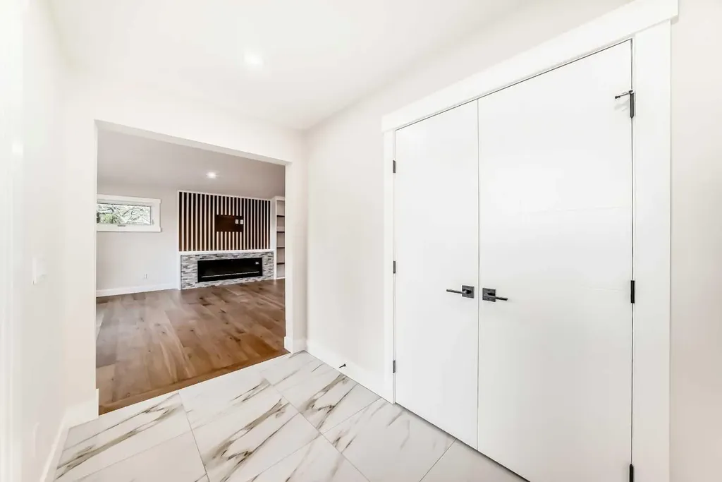 152 Capri Avenue NW Calgary AB T2L 0H5