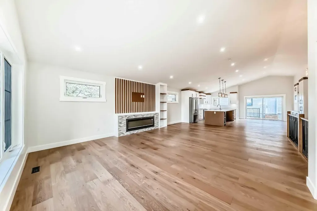 152 Capri Avenue NW Calgary AB T2L 0H5