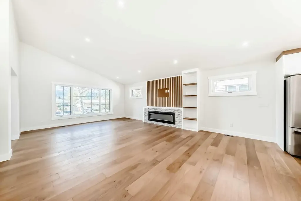 152 Capri Avenue NW Calgary AB T2L 0H5