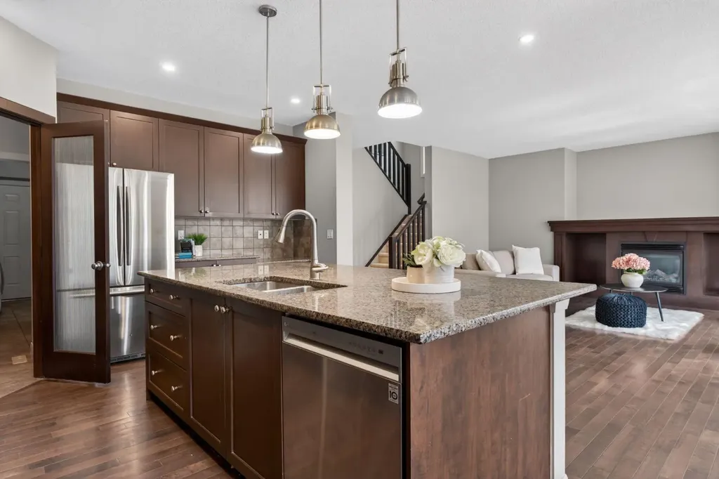 94 Evansdale Common NW Calgary AB T3P 0E6