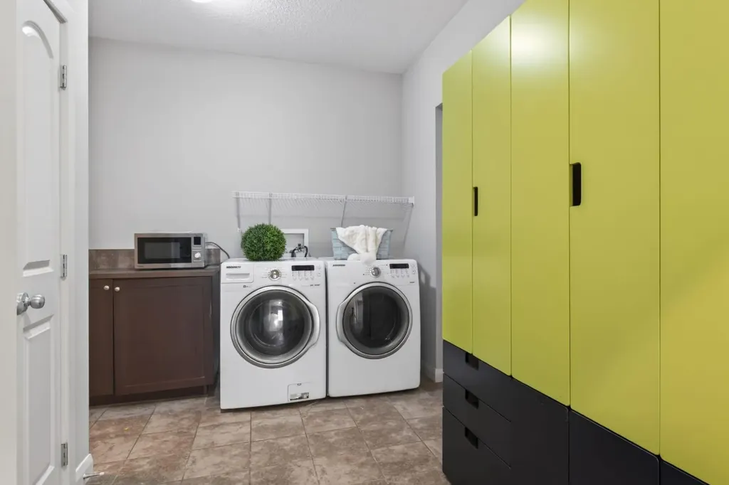 94 Evansdale Common NW Calgary AB T3P 0E6