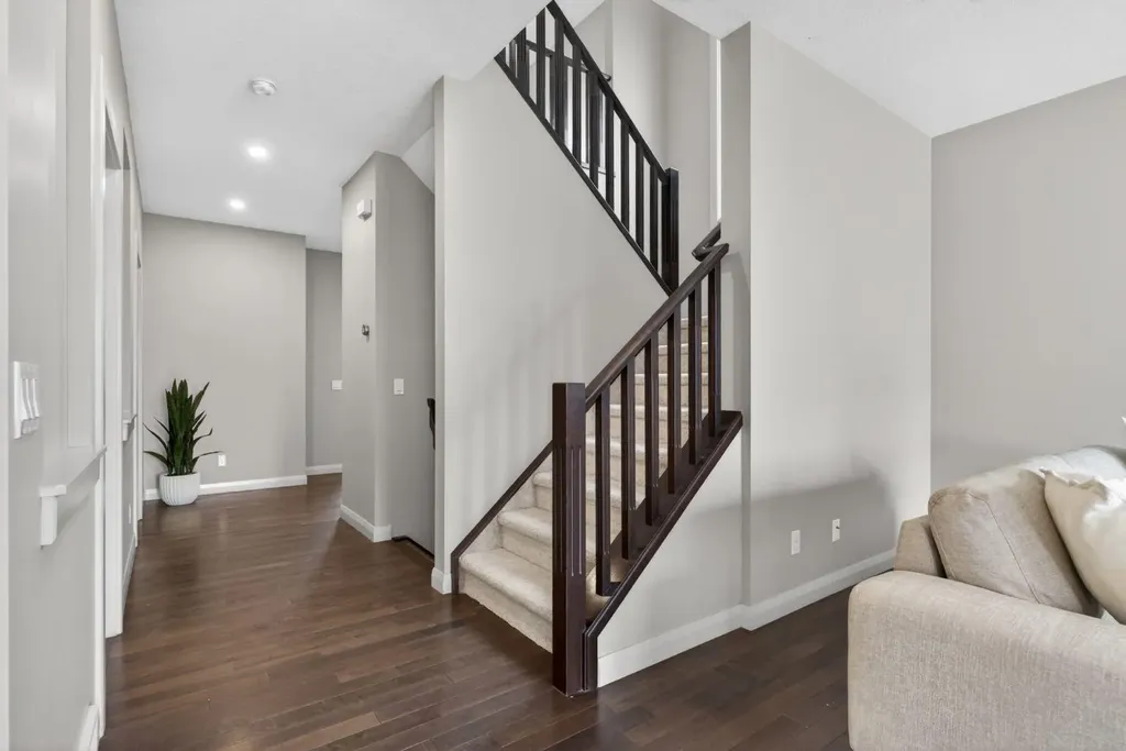 94 Evansdale Common NW Calgary AB T3P 0E6