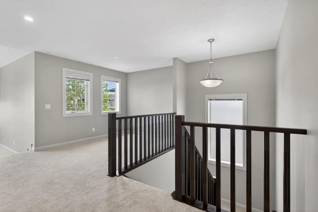 94 Evansdale Common NW Calgary AB T3P 0E6